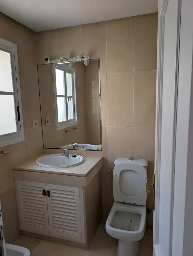 Bany de Casa adosada en venda en Estepona amb Aire condicionat, Terrassa i Piscina