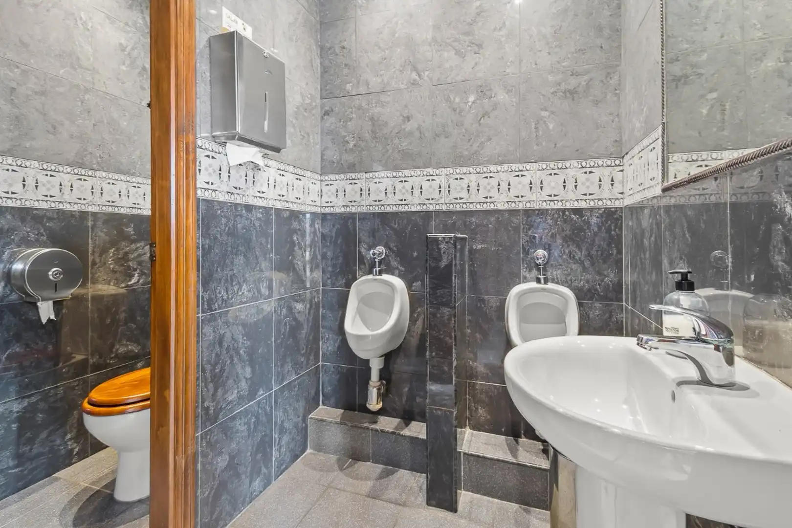 Baño de Local en venta en Orihuela con Aire acondicionado y Alarma