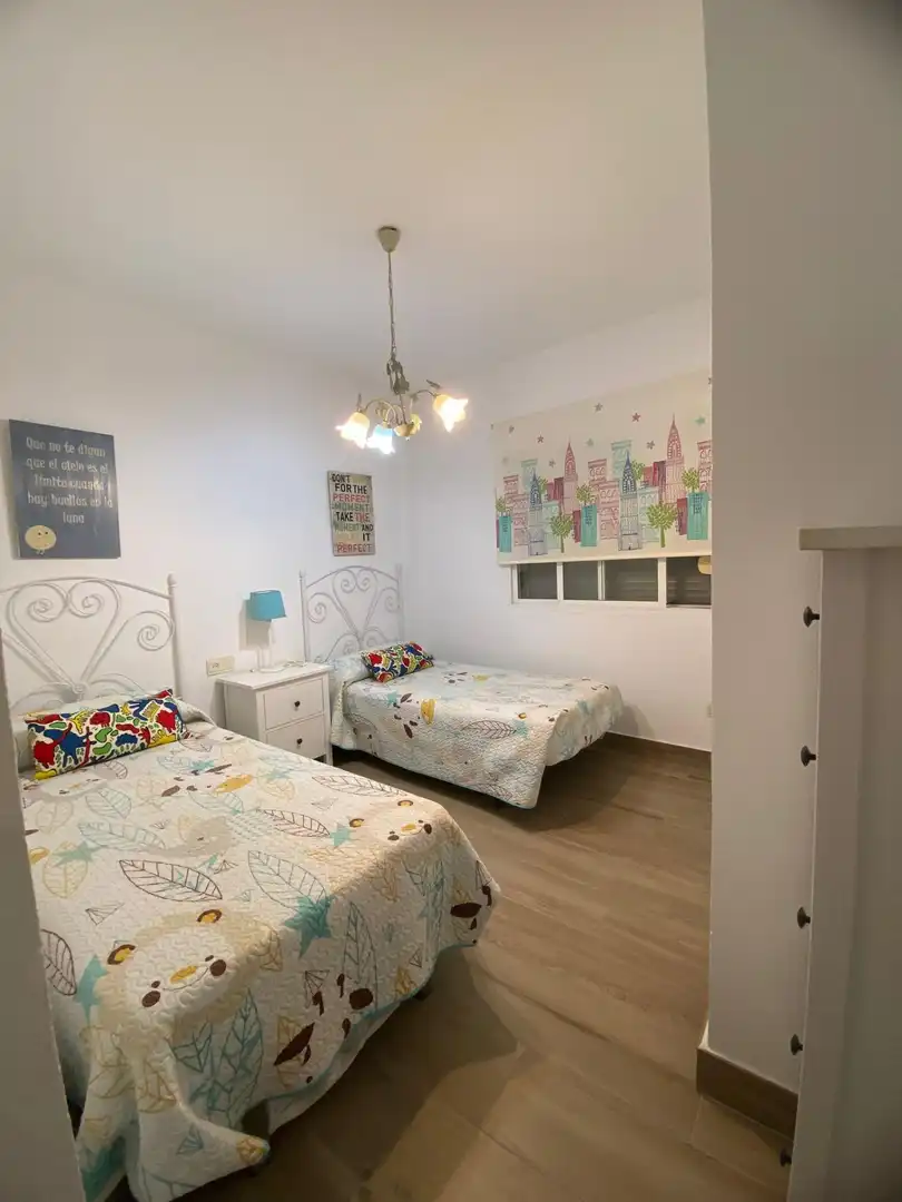 Schlafzimmer von Wohnungen zur Miete in Chiclana de la Frontera mit Privatgarten, Abstellraum und Gemeinschaftspool