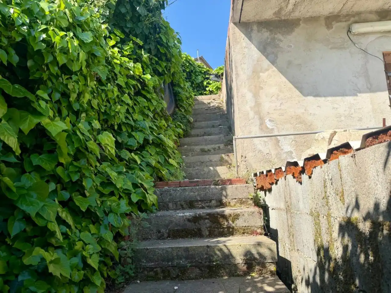 Vista exterior de Casa o xalet en venda en Rubí amb Terrassa