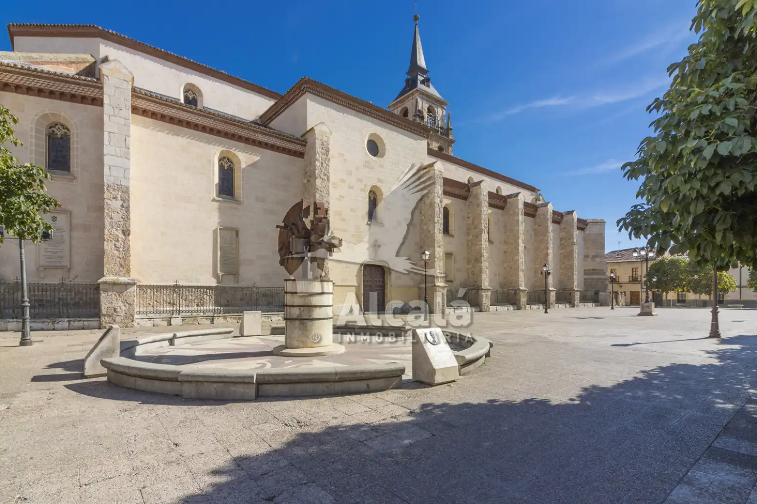 Vista exterior de Pis en venda en Alcalá de Henares amb Calefacció