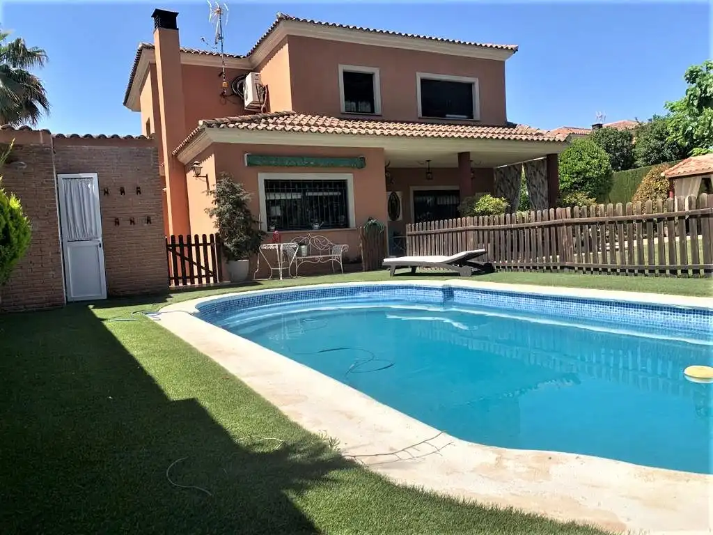 Xalet amb piscina en venda a Baeza