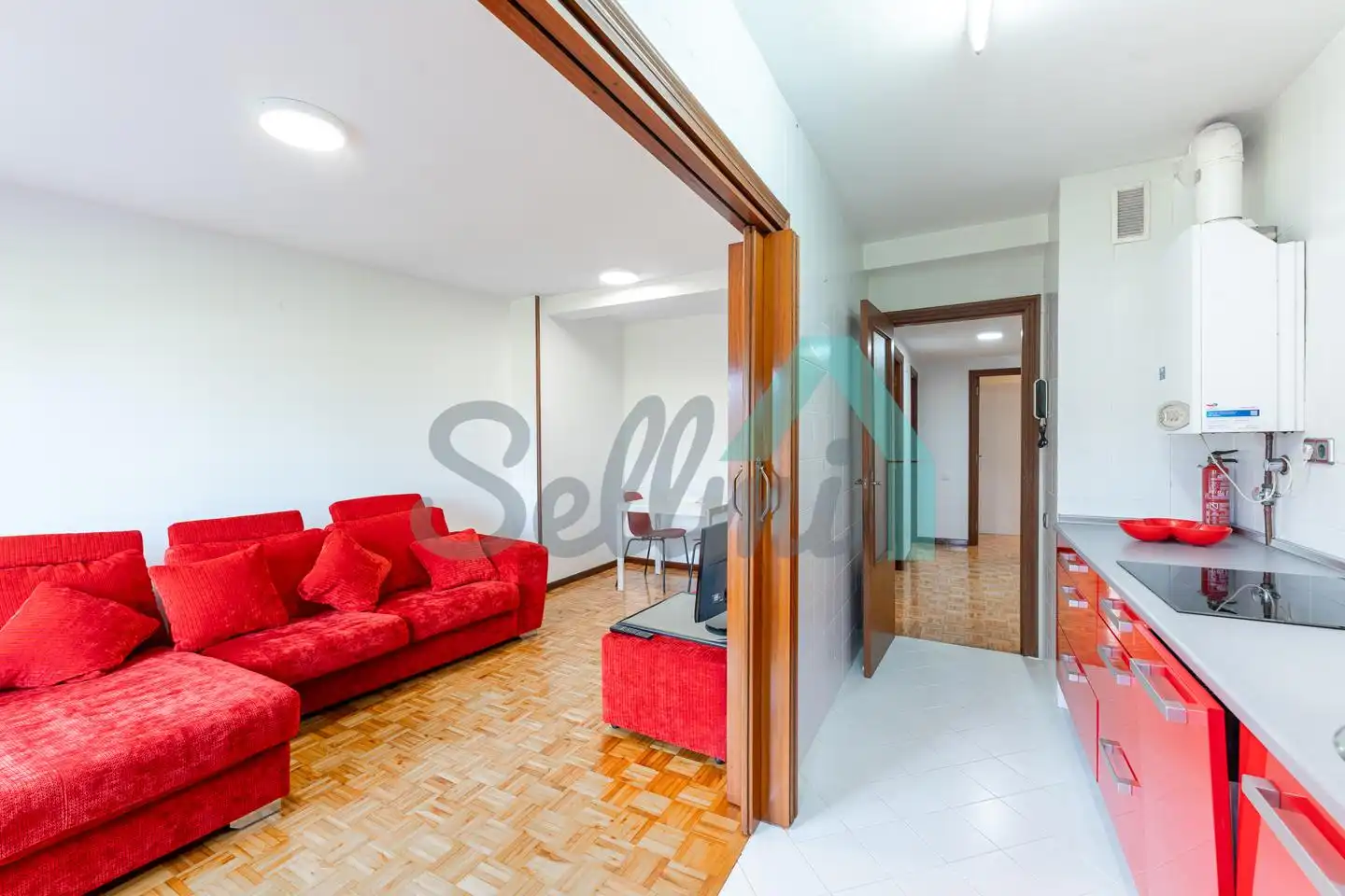 Sala d'estar de Pis de lloguer en Oviedo  amb Calefacció, Parquet i Terrassa