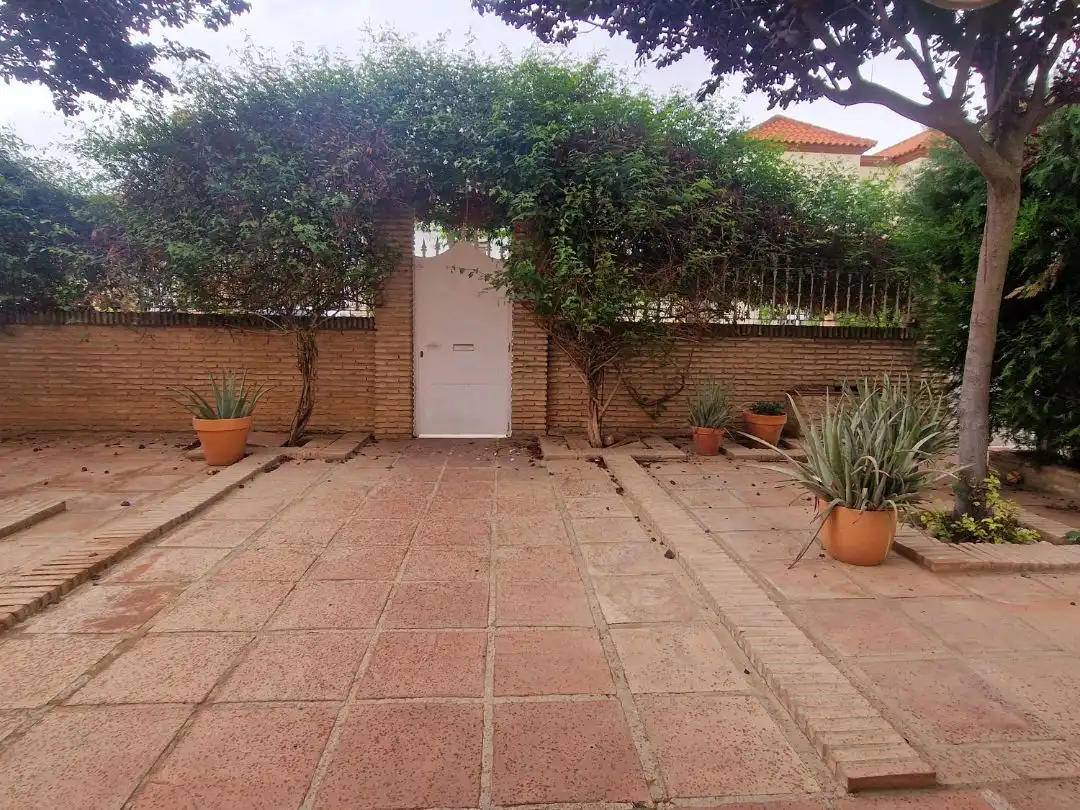 Chalet con piscina en venta en Calle Miguel de Cervantes 13, imagen 9