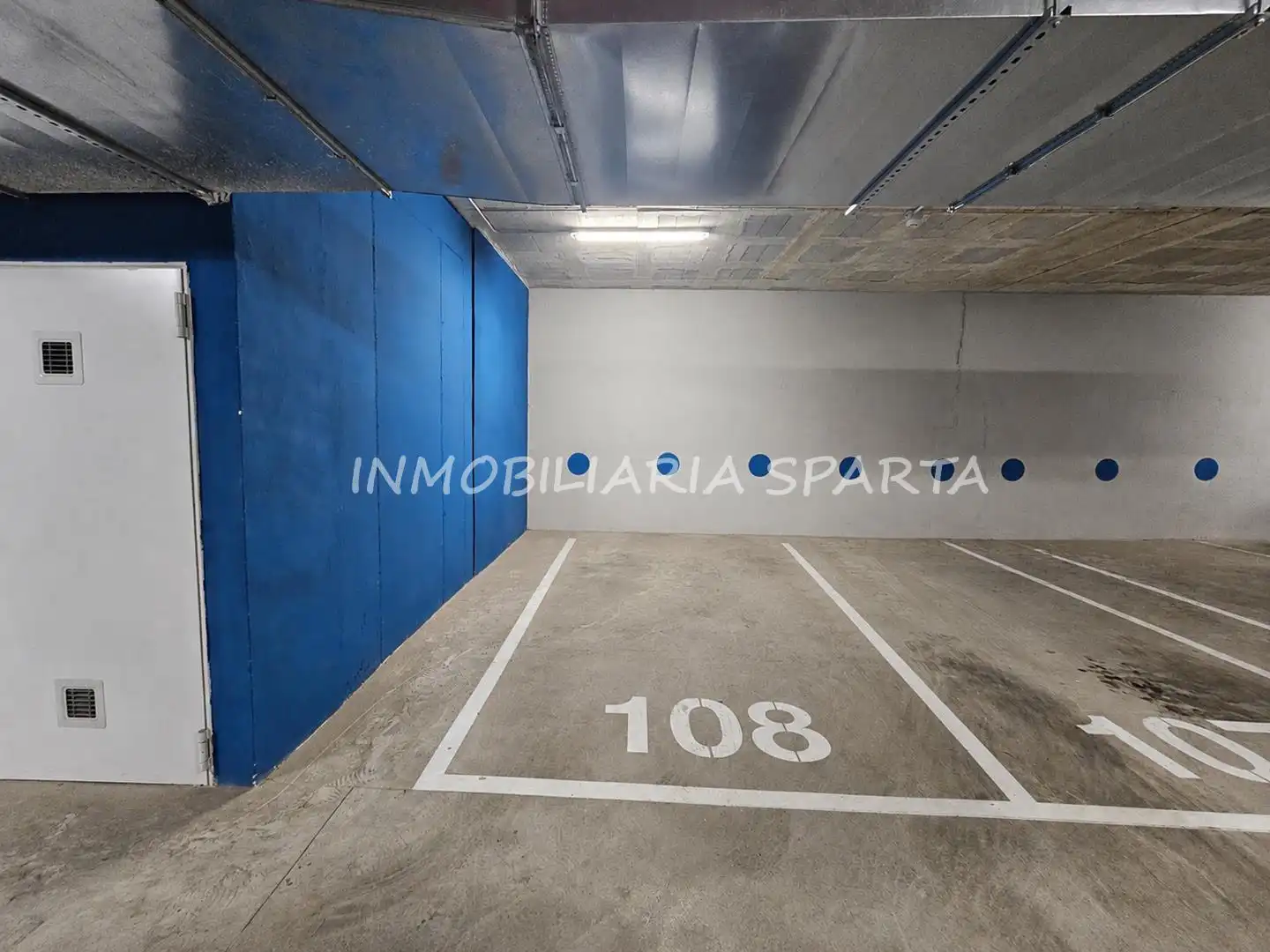 Parking of Flat for rent in Tomares  with Air Conditioner, Heating and Terrace