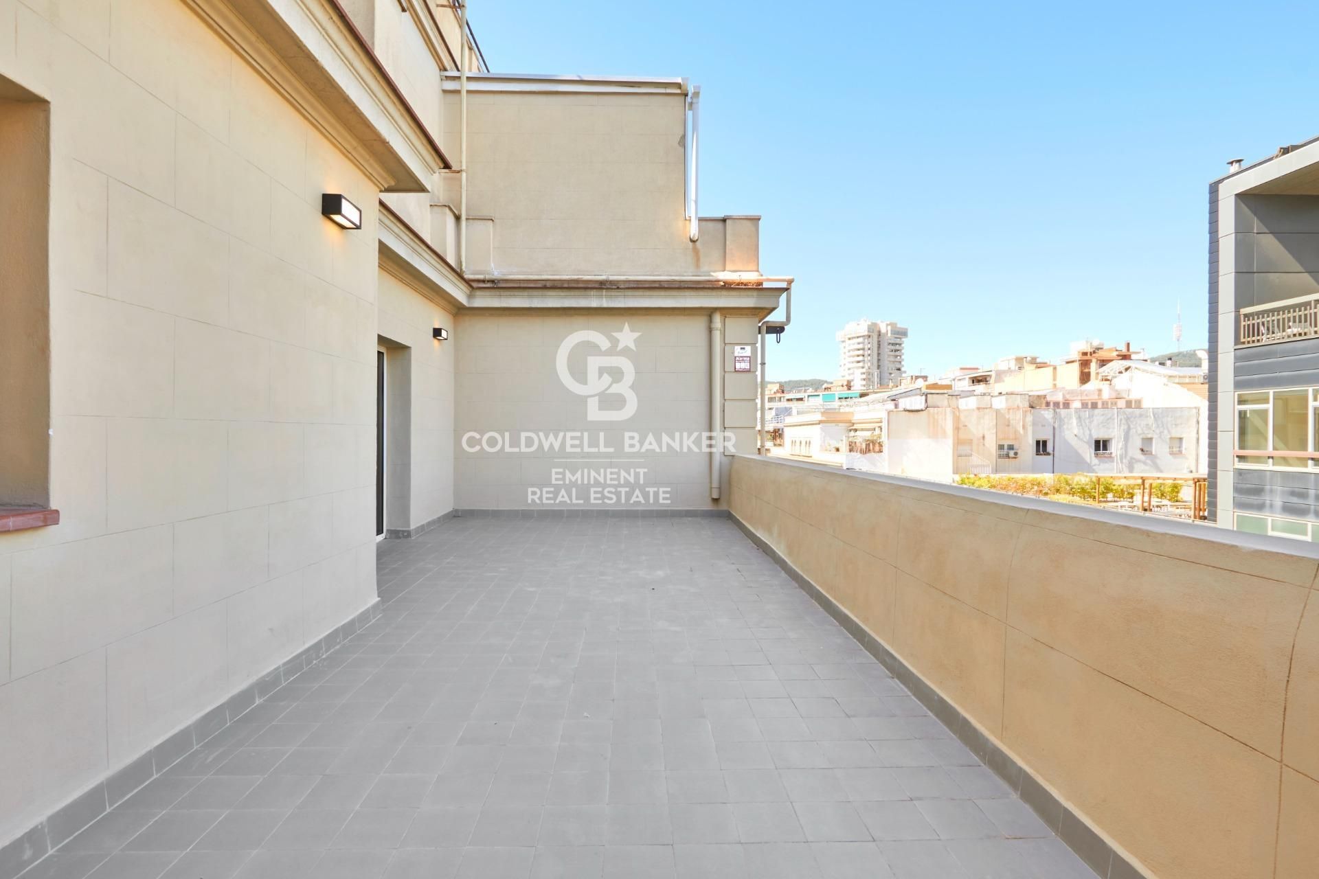 Vista exterior de Àtic en venda en  Barcelona Capital amb Aire condicionat, Terrassa i Forn