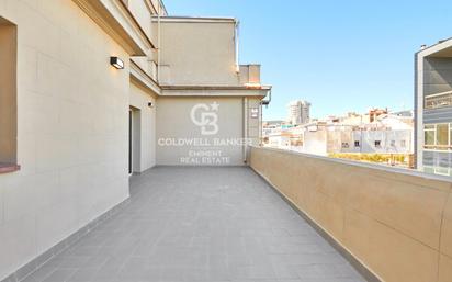 Exterior view of Attic for sale in  Barcelona Capital  with Air Conditioner, Terrace and Oven