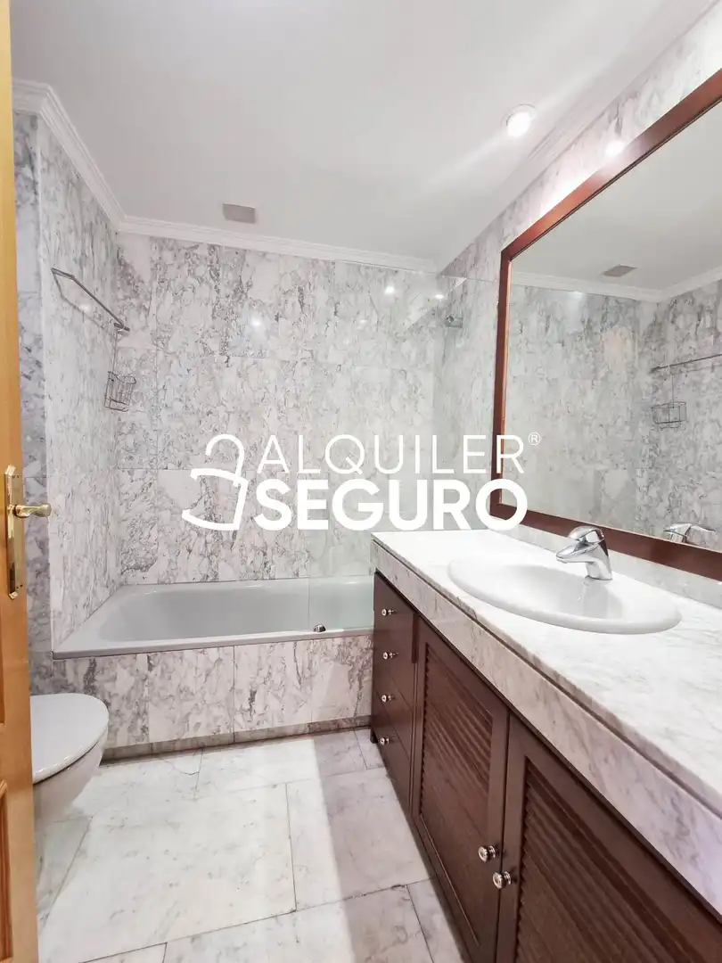 Bathroom of Flat for rent in Las Rozas de Madrid  with Heating, Terrace and Storage room