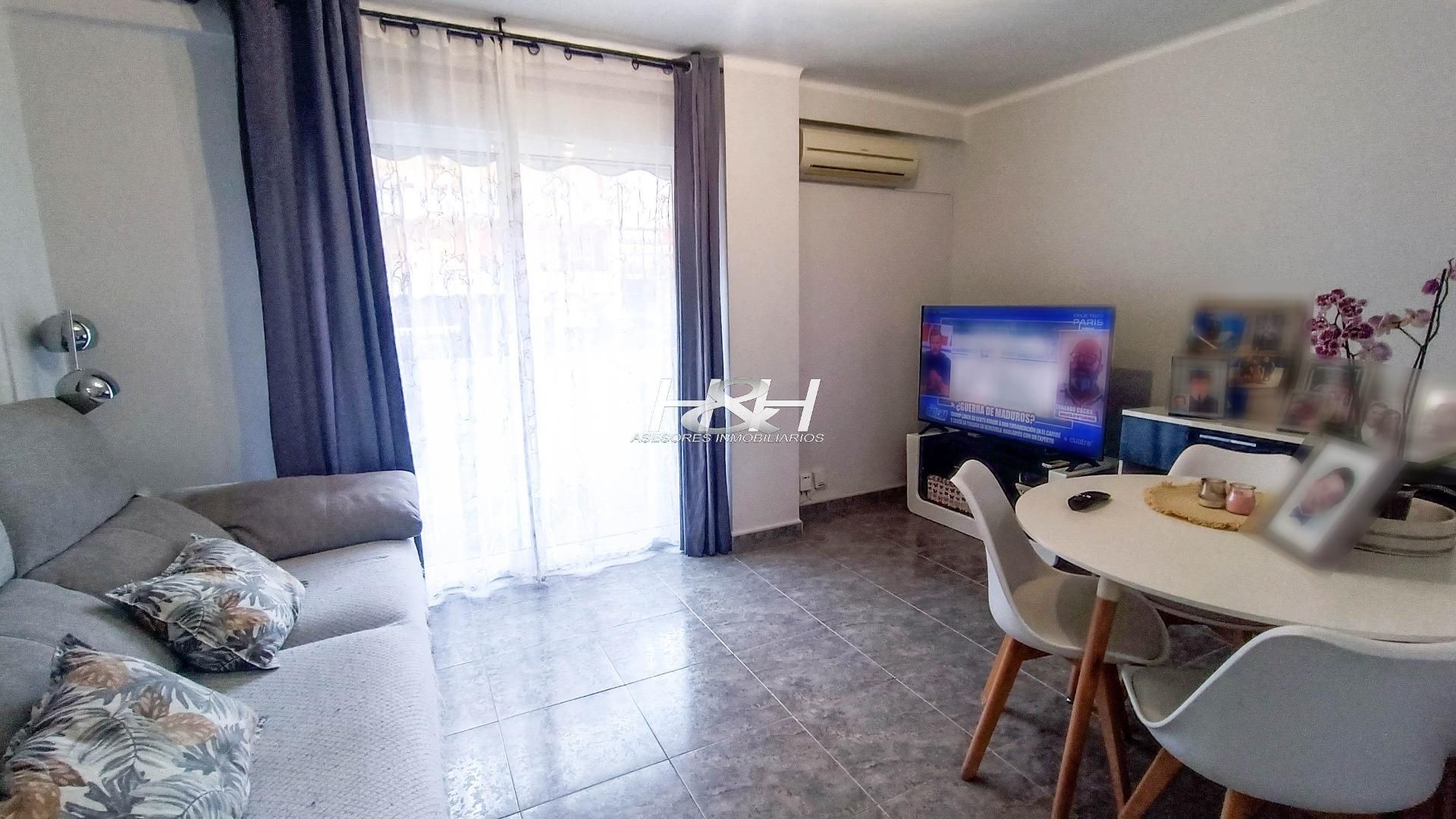Living room of Flat for sale in Burjassot  with Air Conditioner, Terrace and Storage room