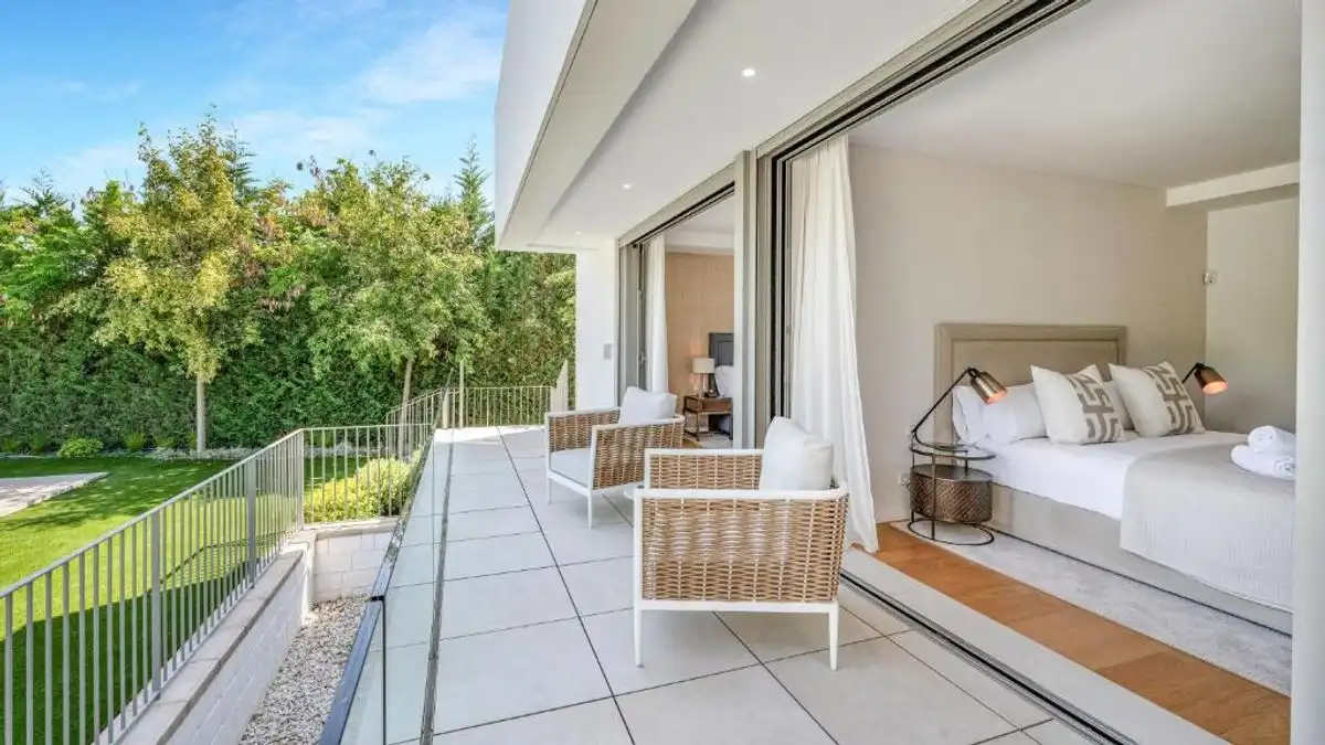 Terrassa de Casa o xalet en venda en Estepona amb Aire condicionat, Calefacció i Jardí privat