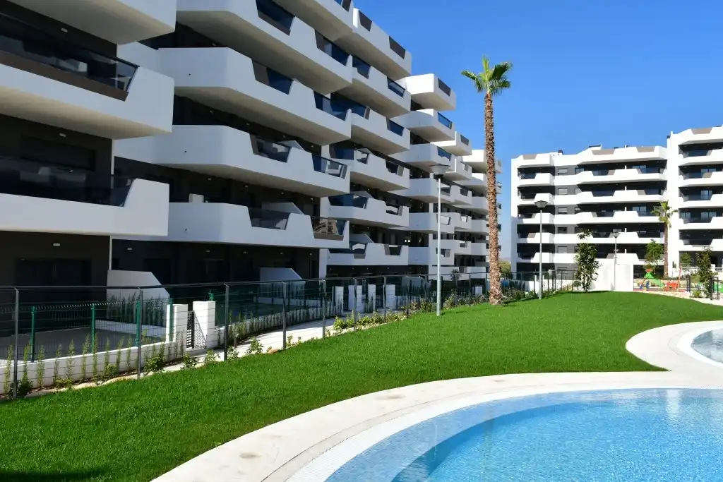 Vista exterior de Apartamento en venta en Elche / Elx con Calefacción, Terraza y Piscina