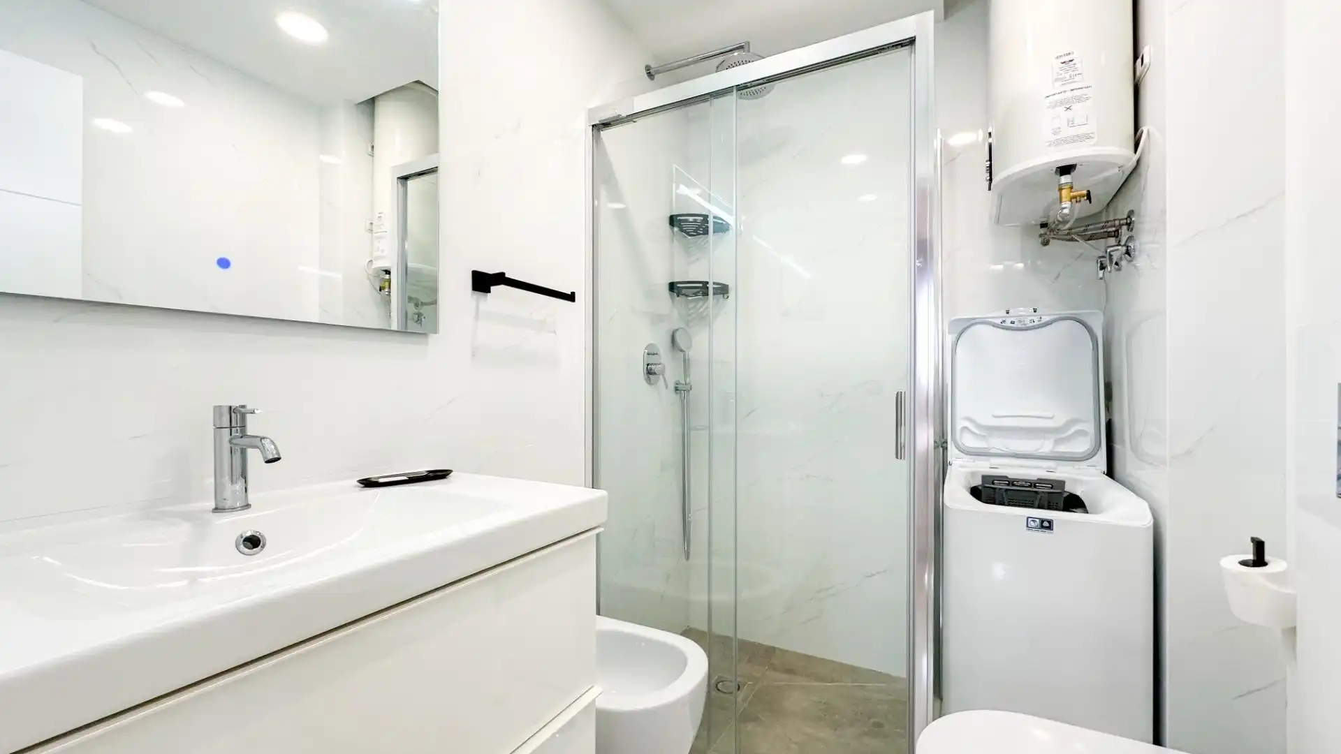 Baño de Piso de alquiler en Málaga con Aire acondicionado, Jardín privado y Terraza