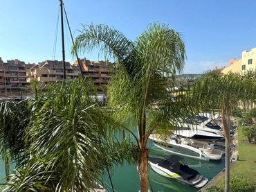 Apartamento con ascensor en alquiler en Puerto de Sotogrande - La Marina