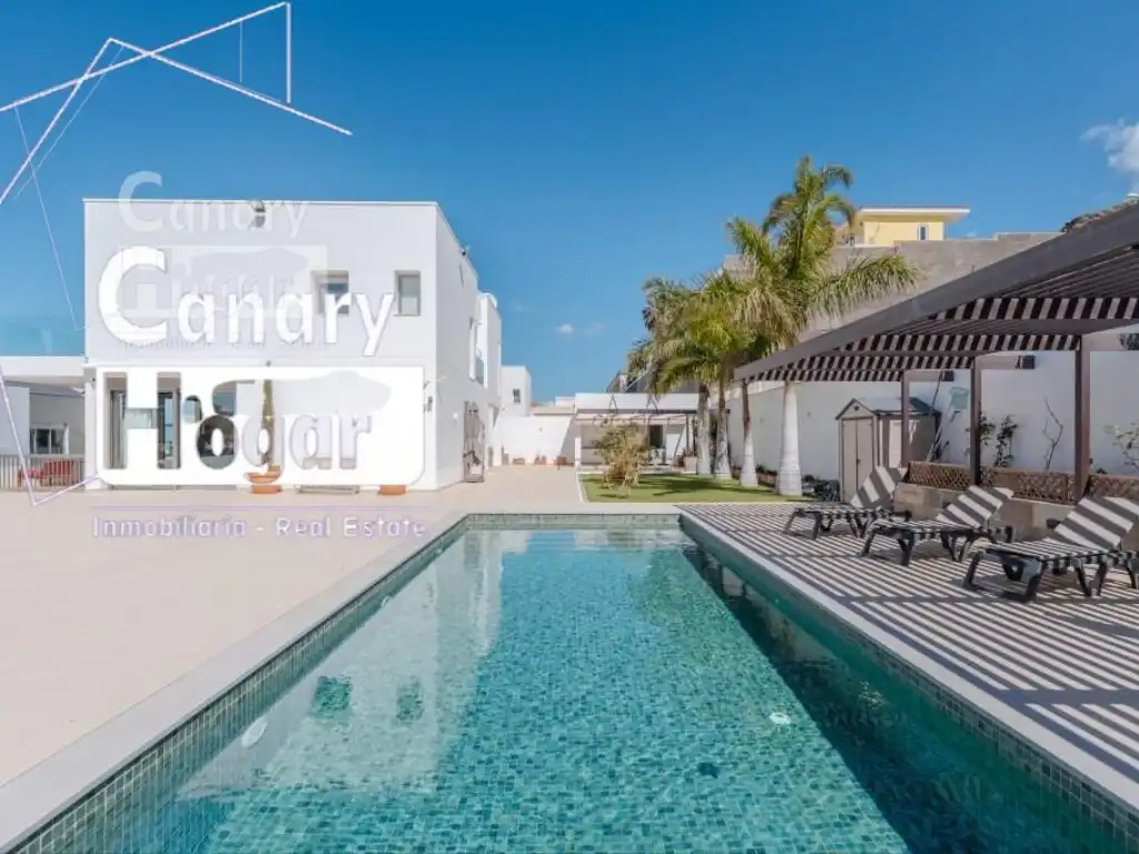 Swimming pool of Houses for sale in Adeje  with Air Conditioner and Swimming Pool