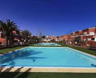 Piscina de Dúplex en venda en La Oliva amb Calefacció, Jardí privat i Terrassa