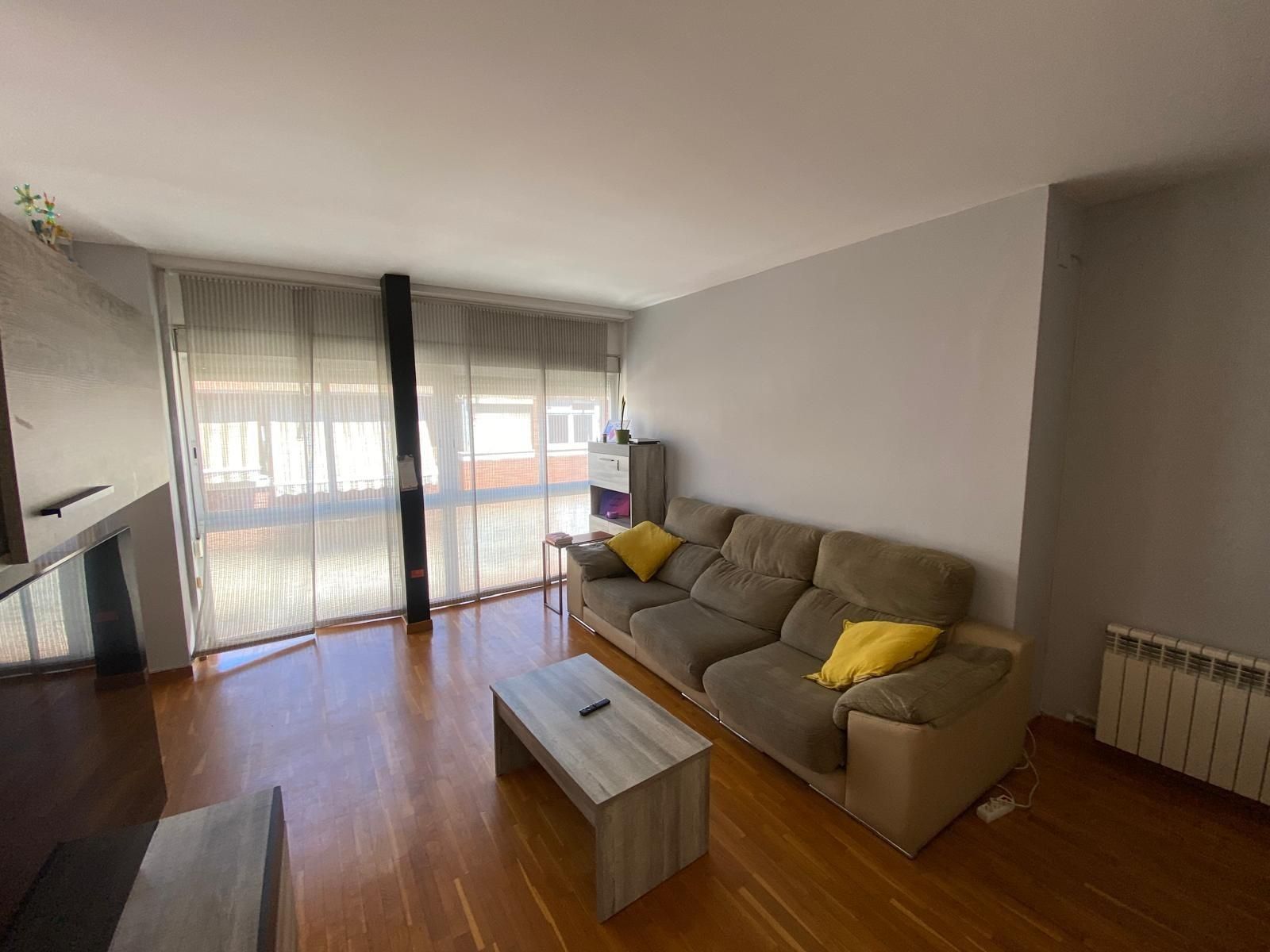 Living room of Flat for sale in Sabadell  with Air Conditioner, Heating and Parquet flooring