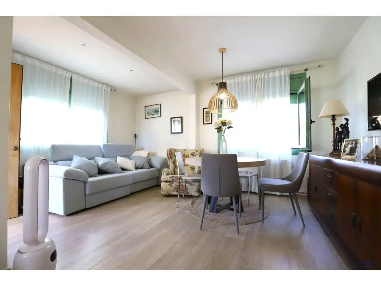 Casa con jardín en venta en Calle Josep M. Segarra 17, imagen 2