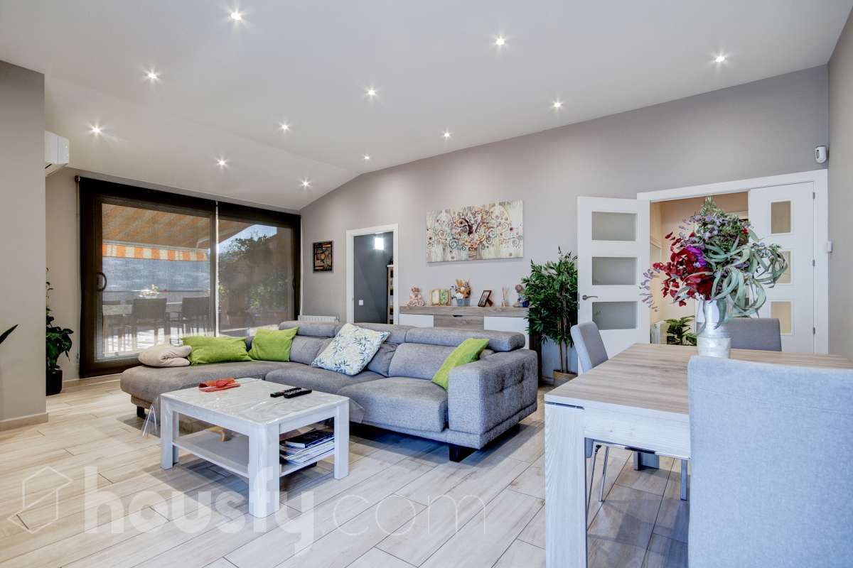 Wohnzimmer von Dachboden zum verkauf in Montmeló mit Klimaanlage, Heizung und Terrasse