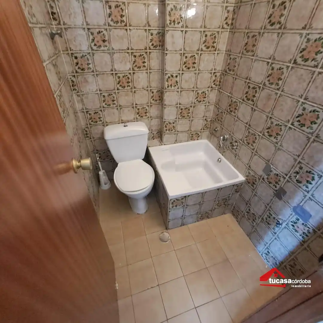 Bathroom of Flat for sale in Córdoba  with Air Conditioner and Heating