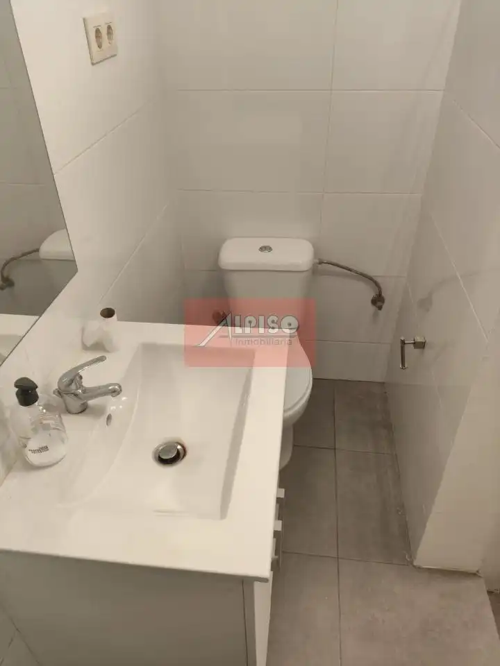 Bathroom of Apartments for rent in Ourense Capital   with Heating and Furnished