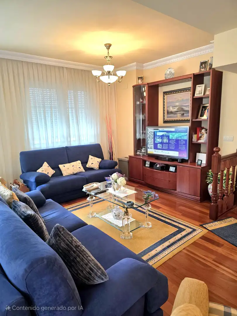 Wohnzimmer von Einfamilien-Reihenhaus zum Verkauf in Castro-Urdiales mit Heizung, Privatgarten und Parkett