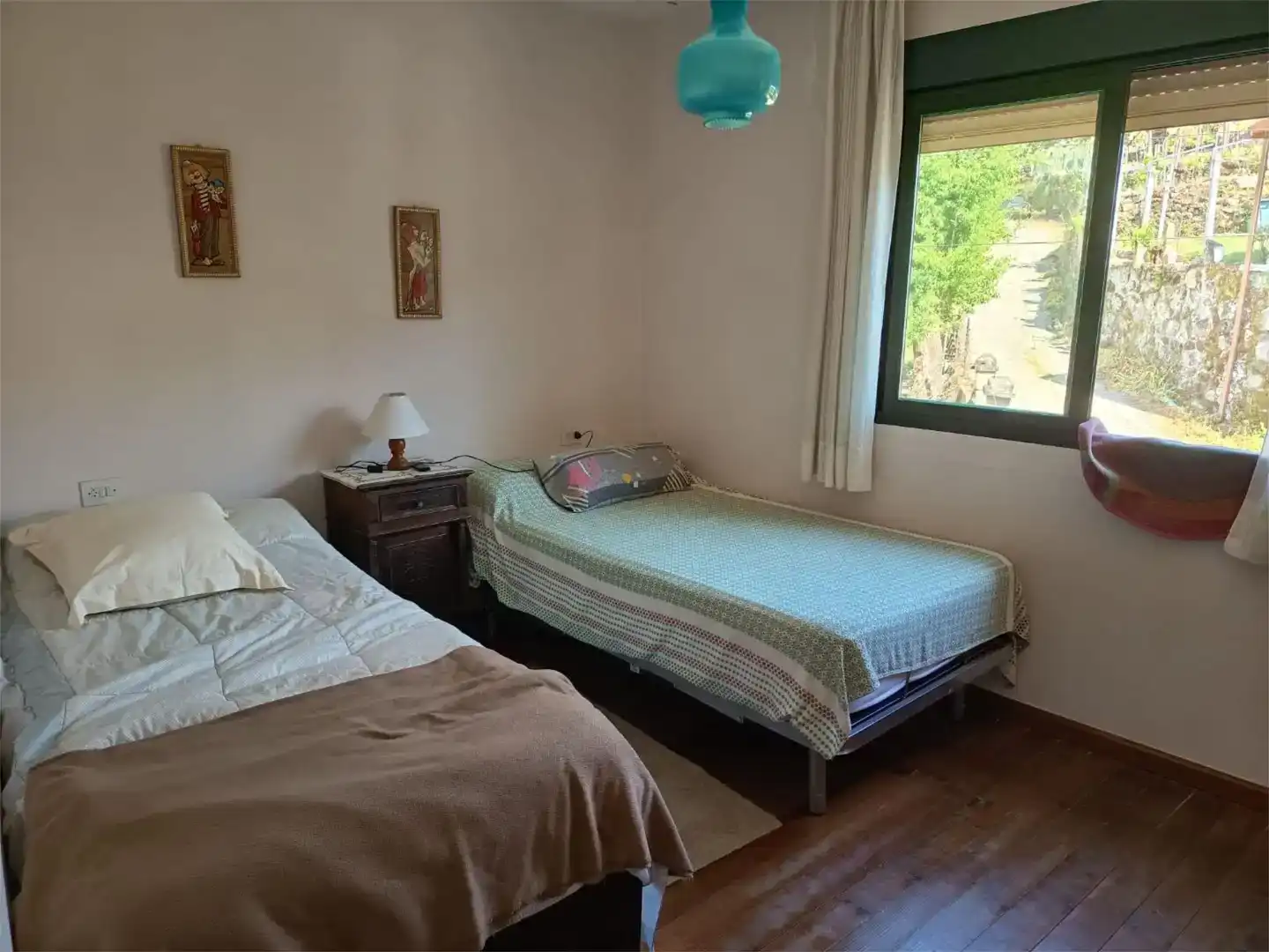 Dormitori de Casa adosada en venda en Leiro amb Jardí privat, Traster i Moblat