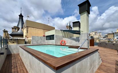 Swimming pool of Flat for sale in  Barcelona Capital  with Air Conditioner, Heating and Parquet flooring