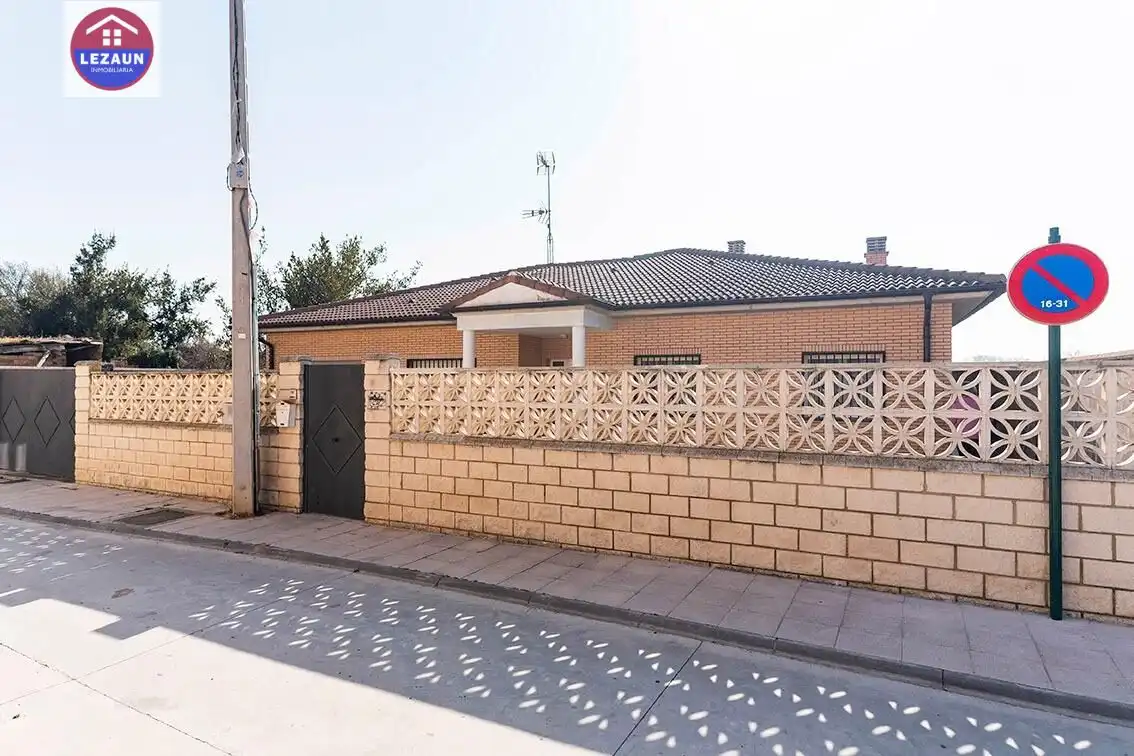 Vista exterior de Casa o chalet en venta en Marcilla con Jardín privado y Amueblado