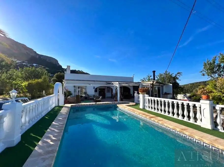 Villa avec piscine à louer à Urbanisation Corralets