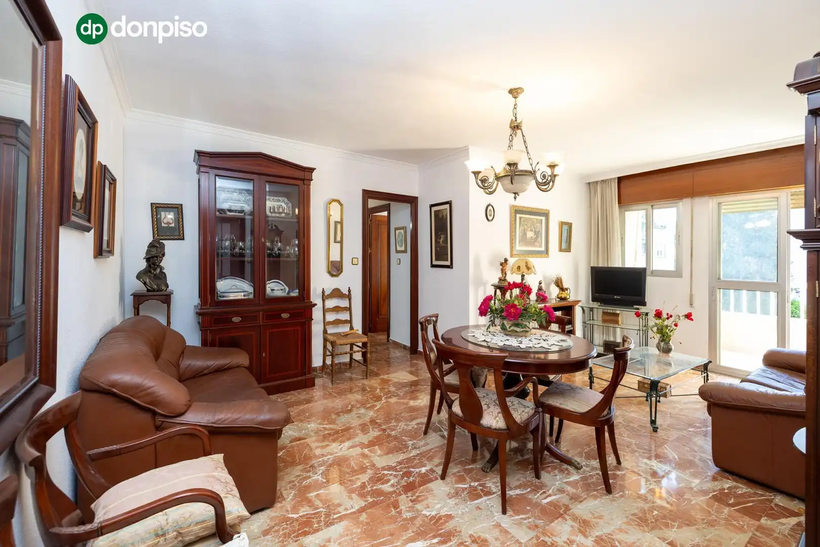 Sala d'estar de Pis en venda en Granada amb Terrassa, Traster i Balcó