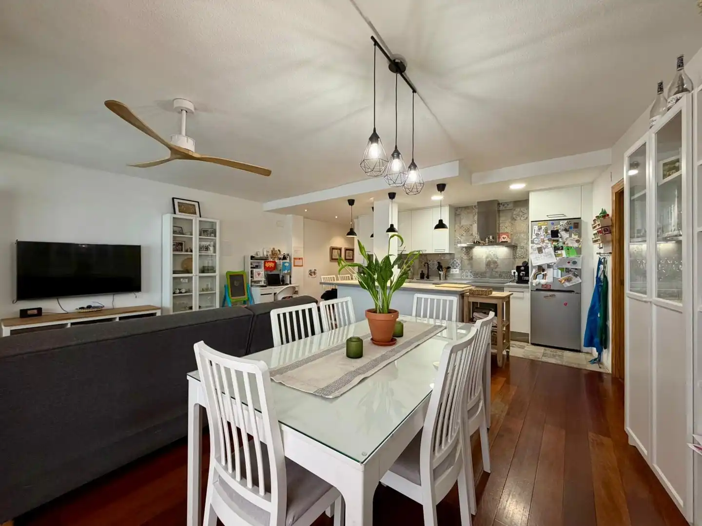 Dining room of Flat for sale in Granada  with Air Conditioner, Parquet flooring and Balcony
