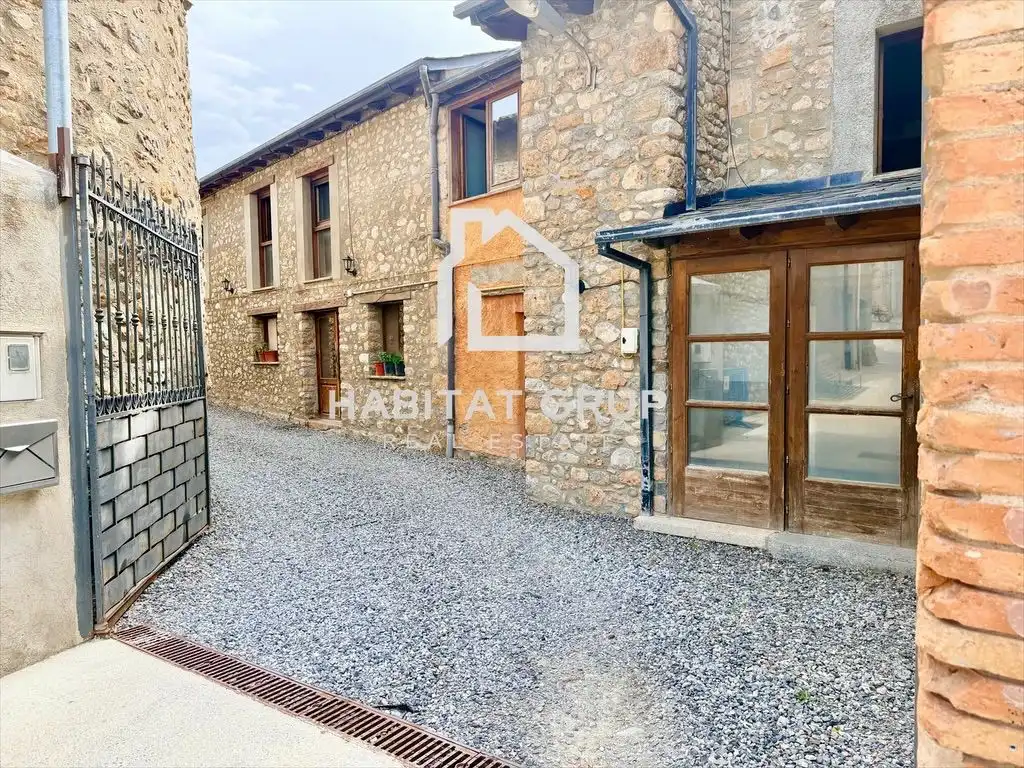 Vista exterior de Casa o xalet en venda en Prats i Sansor amb Calefacció, Terrassa i Traster