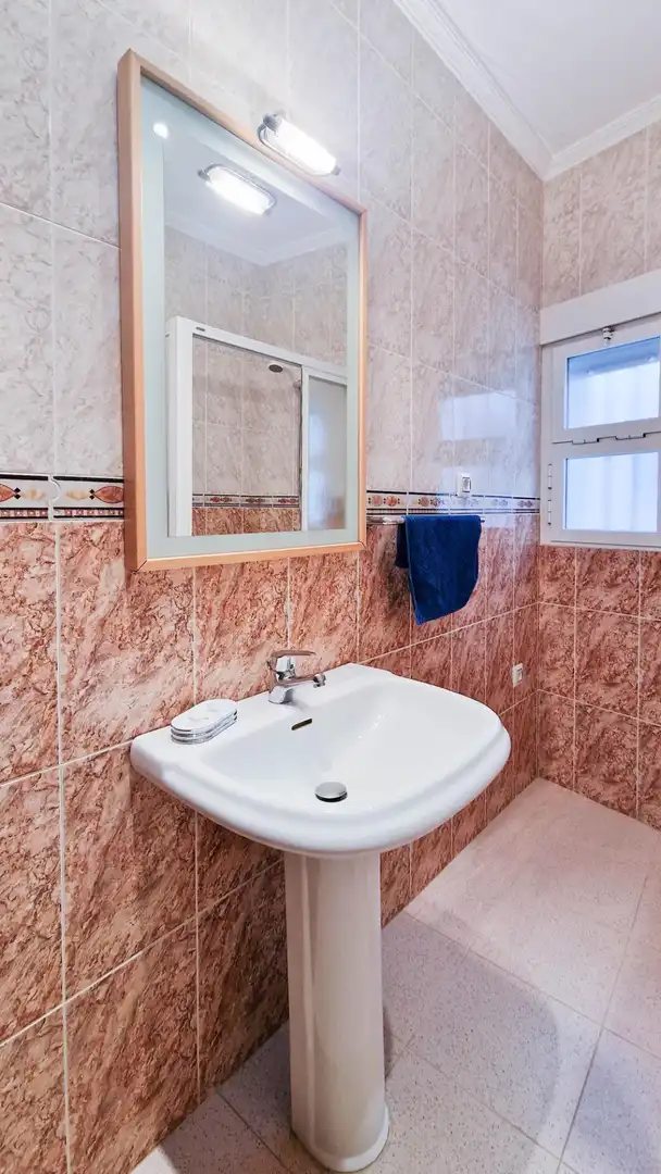 Baño de Casa o chalet en venta en Cheles con Terraza, Trastero y Balcón