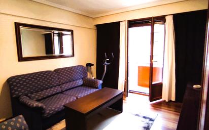 Sala d'estar de Pis en venda en Ermua amb Balcó