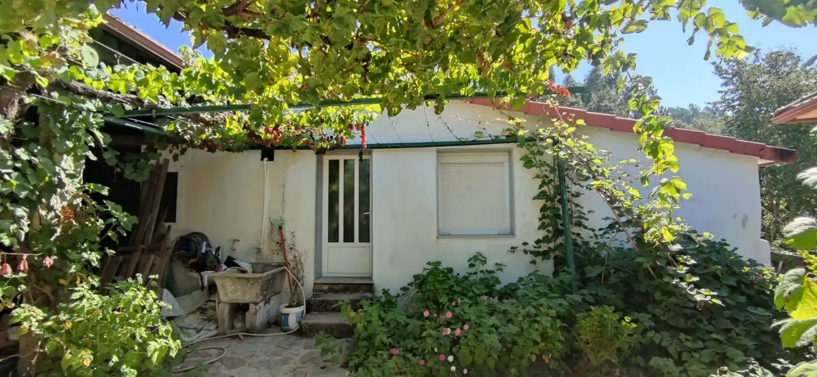 Jardí de Casa o xalet en venda en Crecente amb Jardí privat i Moblat