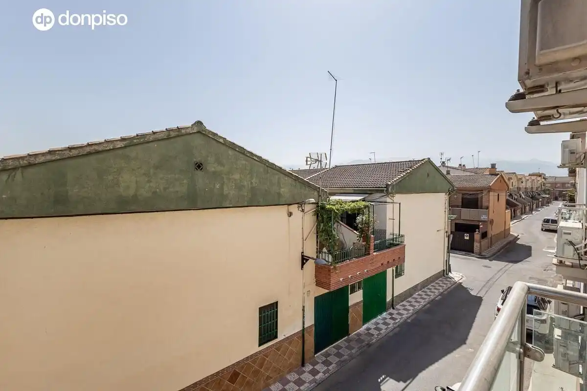 Vista exterior de Piso en venta en Armilla con Aire acondicionado, Calefacción y Balcón