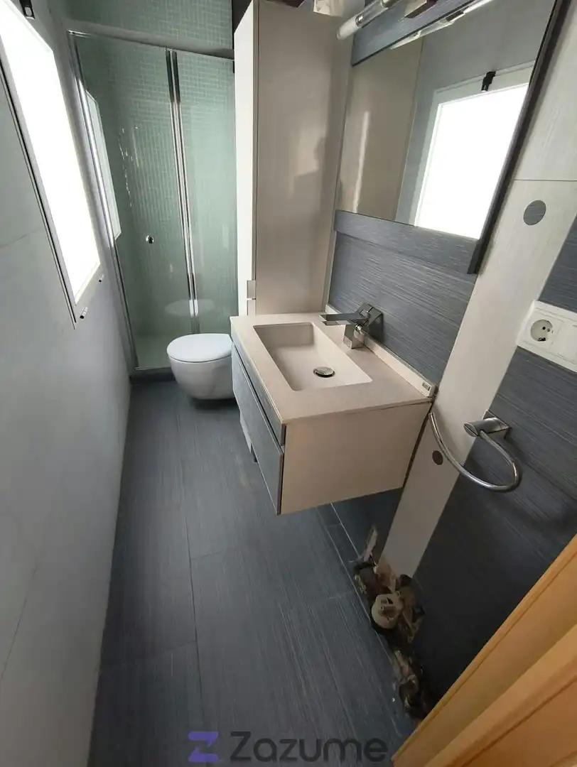 Bathroom of Attic for rent in Valencia  with Air Conditioner, Terrace and Storage room