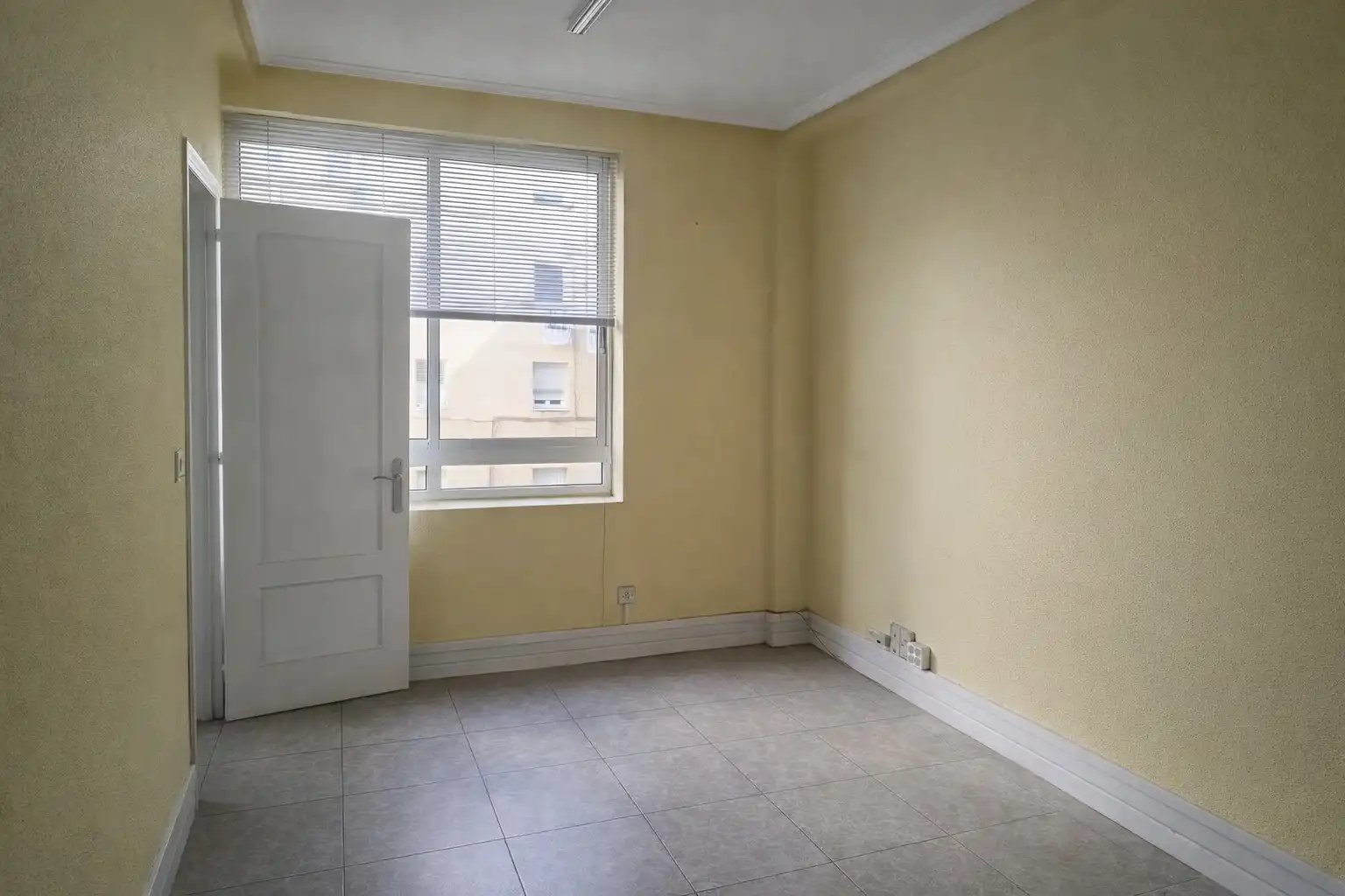Schlafzimmer von Büro zur Miete in Santander
