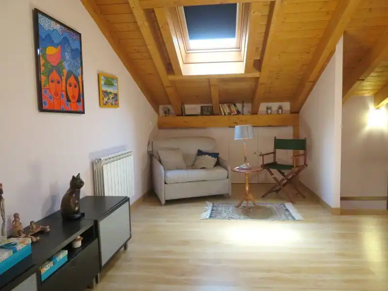 Sala d'estar de Casa o xalet en venda en San Andrés del Rabanedo amb Calefacció i Jardí privat