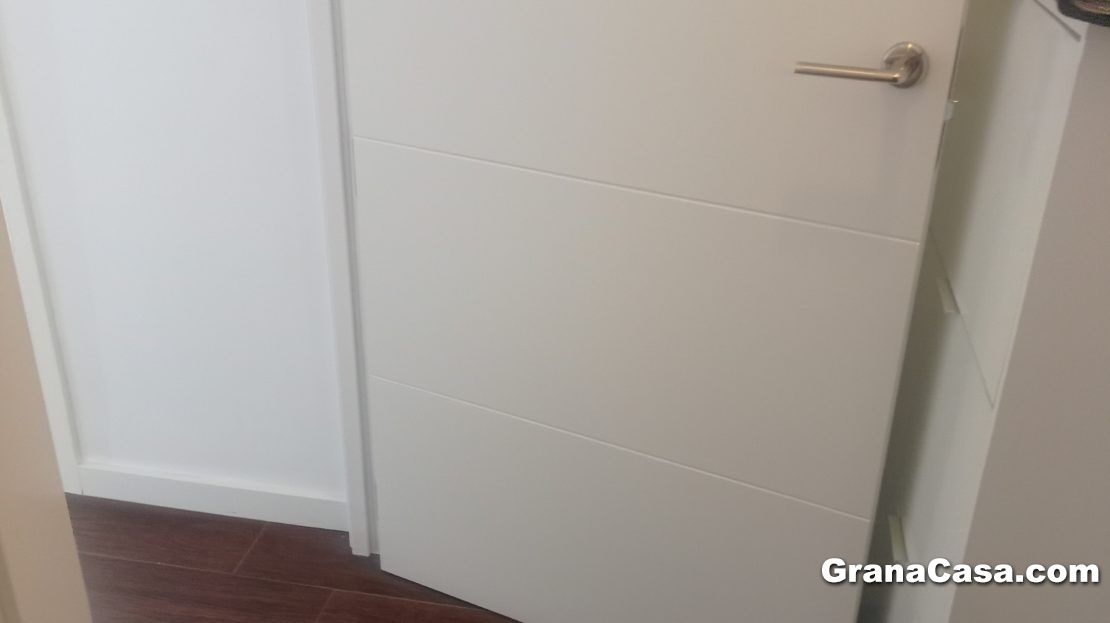Flat for sale in  Granada Capital  with Air Conditioner, Heating and Furnished