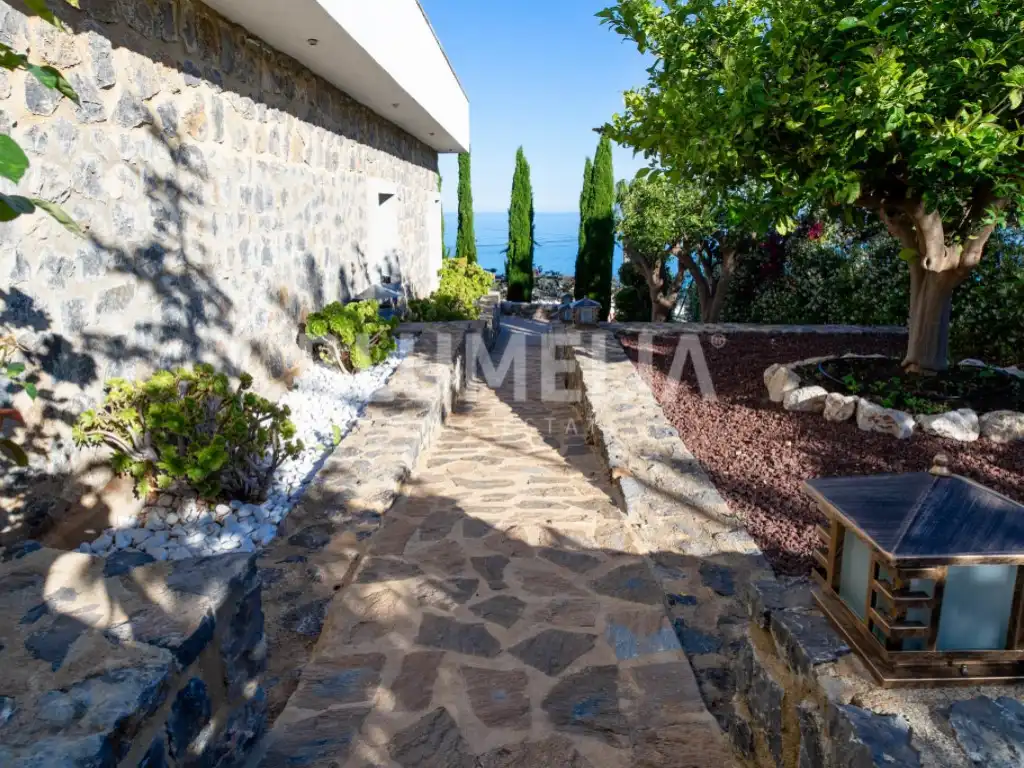 Houses for sale in Altea la Vella
