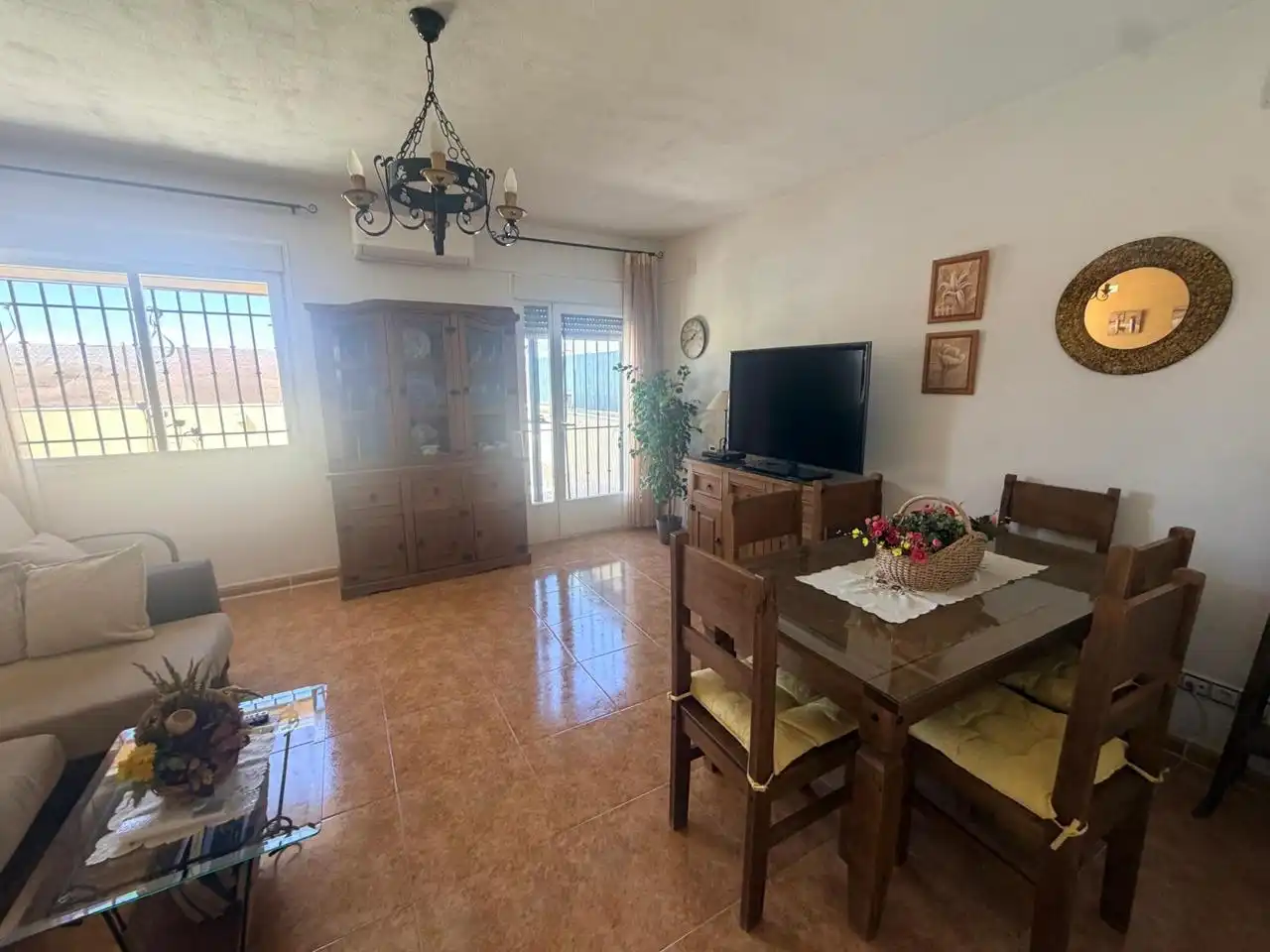 Sala d'estar de Casa adosada en venda en Zarza de Tajo amb Calefacció, Jardí privat i Piscina