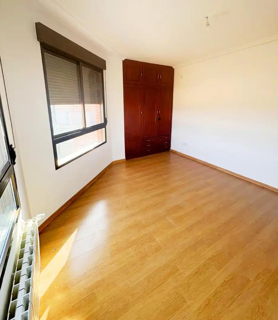 Habitación de Casa adosada en venta en Albacete con Calefacción, Parquet y Internet