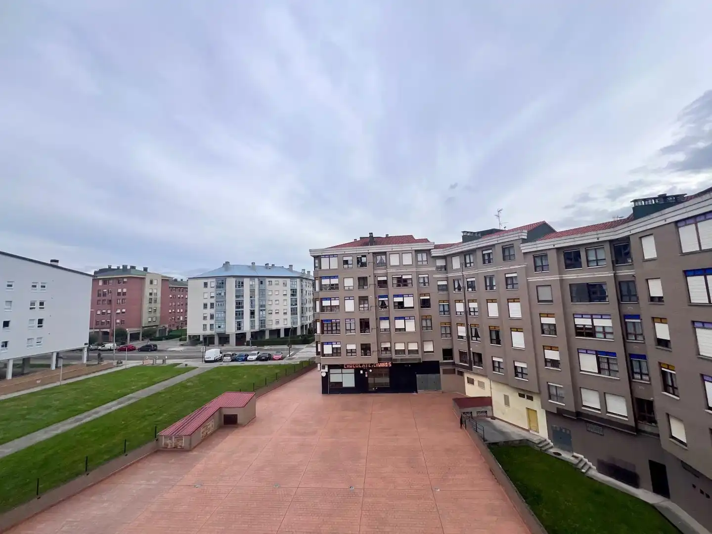 Vista exterior de Pis en venda en Oviedo  amb Calefacció i Parquet