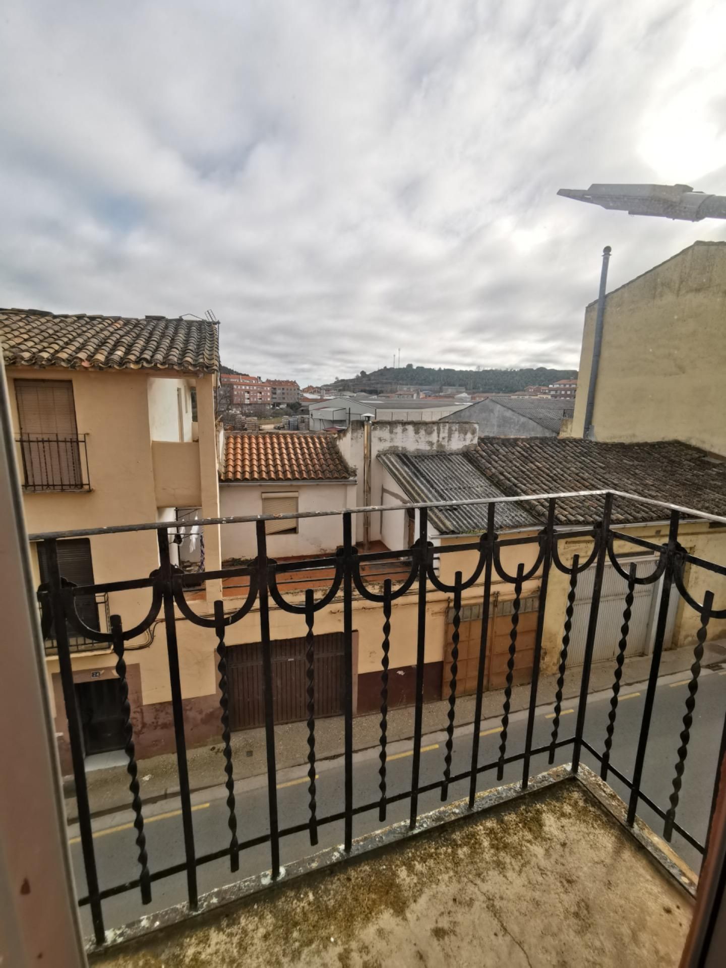 Vista exterior de Casa o xalet en venda en Entrena amb Calefacció, Terrassa i Traster