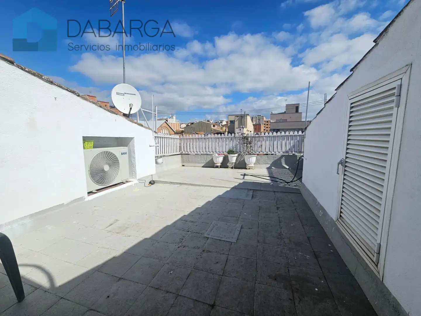 Vista exterior de Casa o xalet en venda en Ripollet amb Aire condicionat, Calefacció i Terrassa