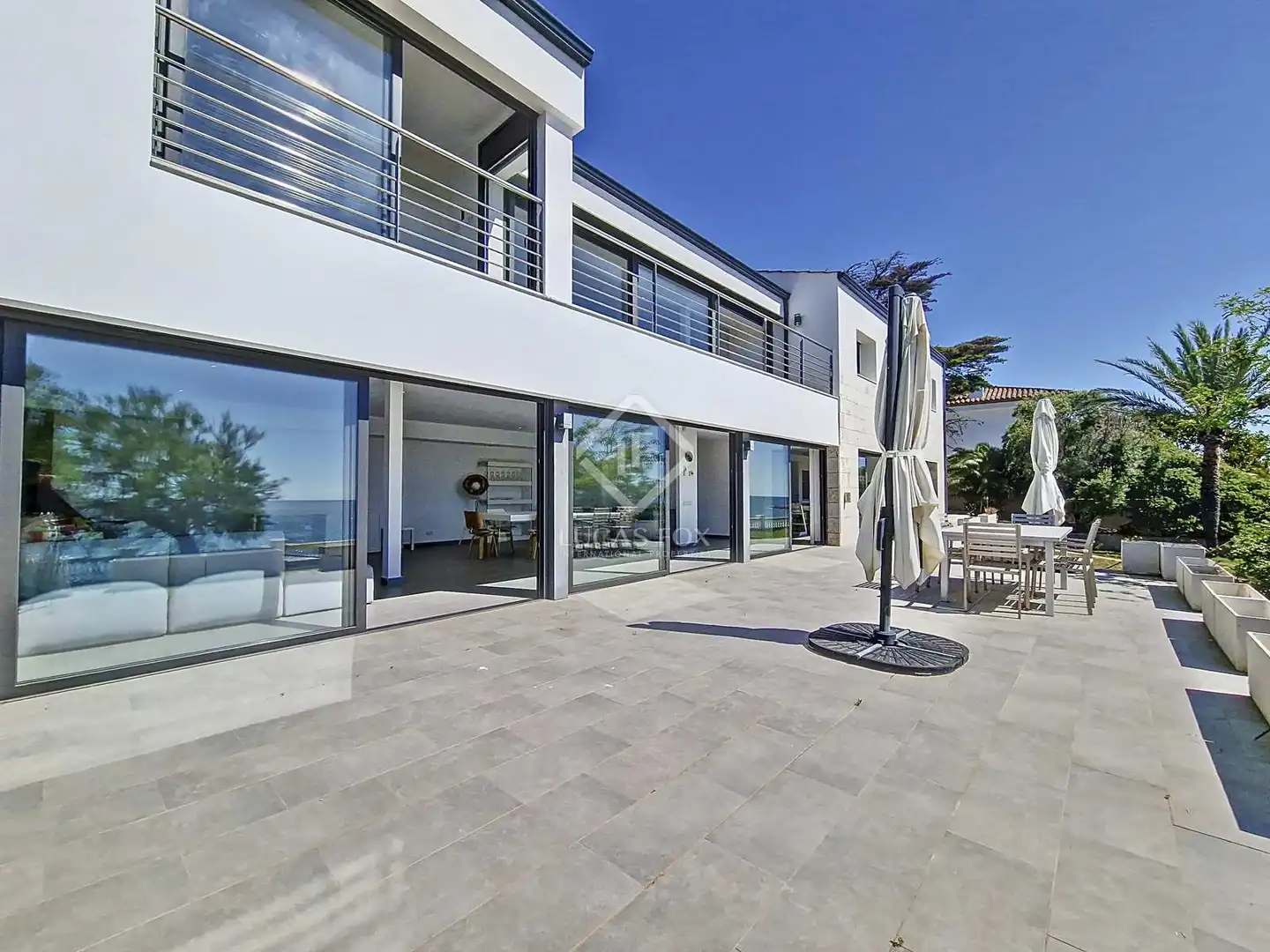 Vista exterior de Casa o xalet de lloguer en Vilanova i la Geltrú amb Aire condicionat, Jardí privat i Terrassa