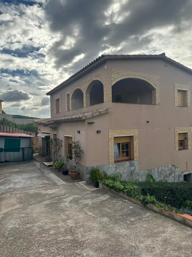 Exterior view of Houses for sale in La Bisbal del Penedès  with Heating, Private garden and Terrace