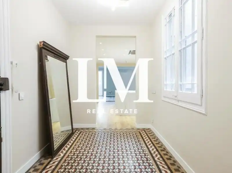 Vista exterior de Apartament en venda en Barcelona amb Aire condicionat, Terrassa i Balcó