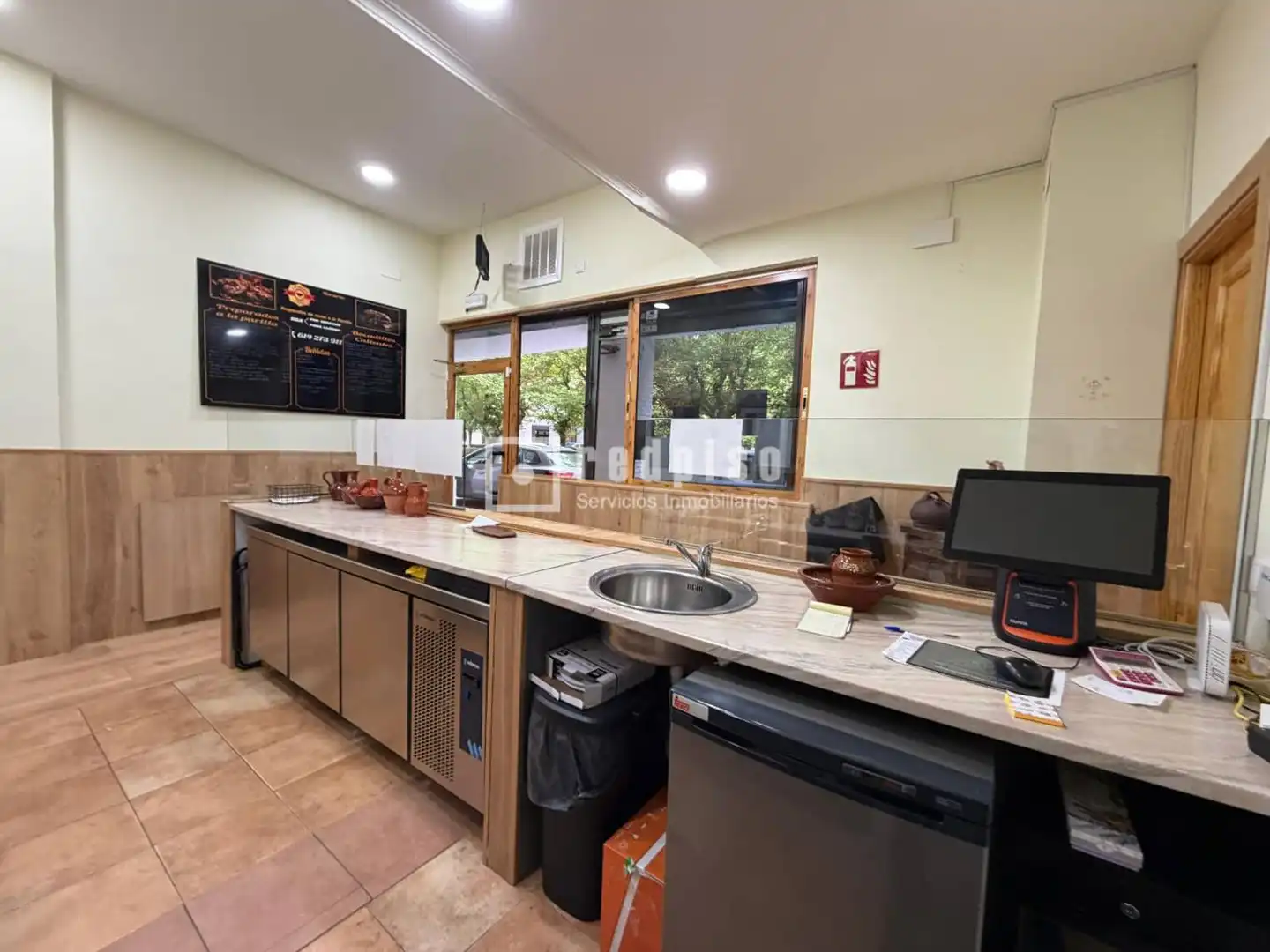 Cocina de Local en venta en Alcalá de Henares con Terraza y Alarma